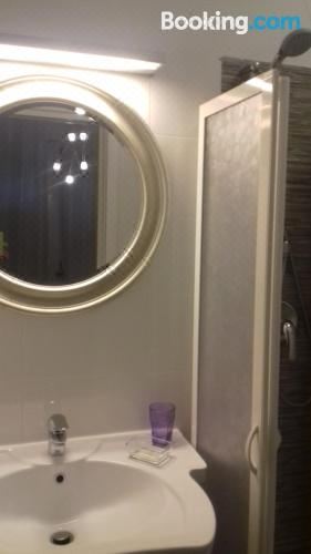 带浴室的双床房