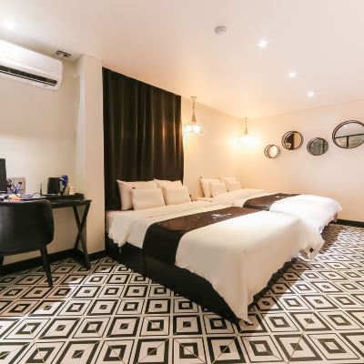 Twin B (Double+Double+Replacement of premium bedding) 라루체호텔 쿠폰
