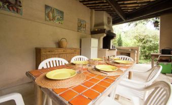 Holiday Home with Private Pool and Large Garden Near Avignon