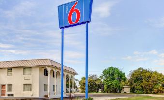 Motel 6 Waco, TX - Lacy Lakeview