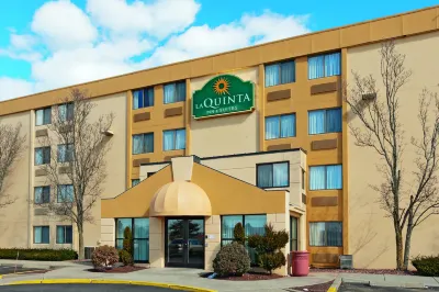 La Quinta Inn & Suites by Wyndham Warwick Providence Airport のホテル