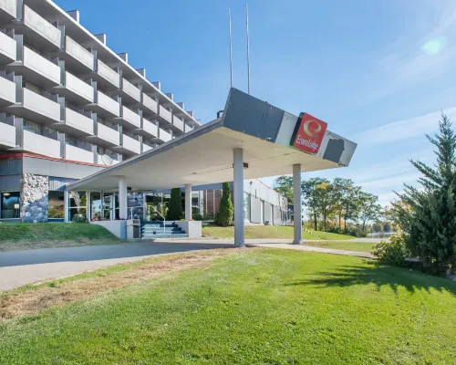 Econo Lodge Hotels in Lanark County