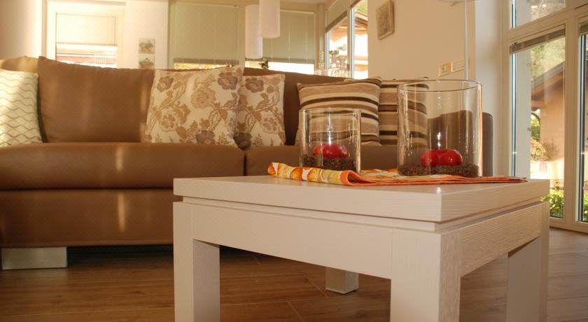 Residenza Simona Apartment with Lake View