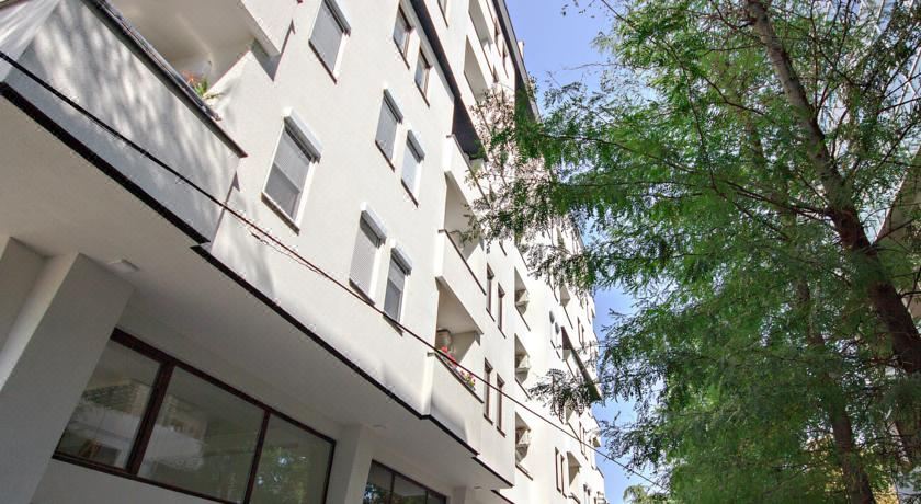 带阳台的一室公寓（2位成人+1名小童）