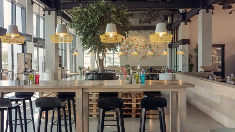 ローブ ダウンタウン 食事・レストラン