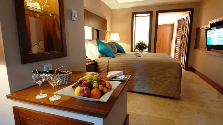 Marti Resort Deluxe Hotel Room