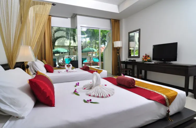 ห้องพรีเมียร์มีทางเดินไปยังสระว่ายน้ำ