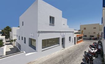 Central Fira Suites