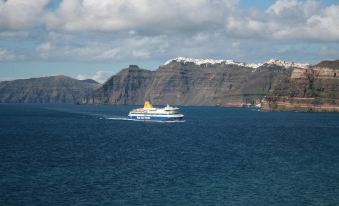 Aspronisi Luxury Villa with Caldera View