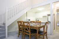 Pinnacle Apartments