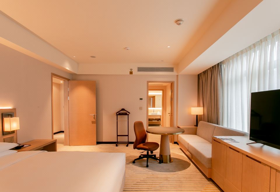 Hyatt Place Chengdu Pebble WalkSuite King Bed With Sofa Bed