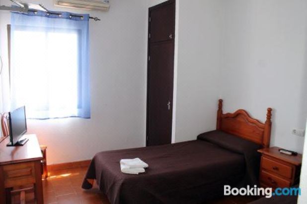 Hostal Montilla Sotogrande Basic Triple Room