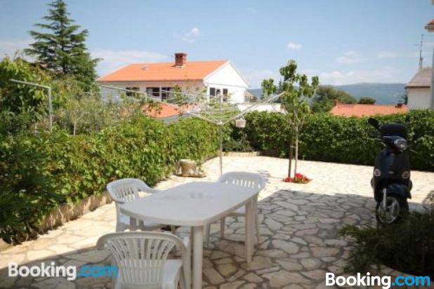 带露台一室公寓