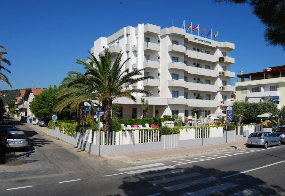 Hotel Costa Verde - Housity