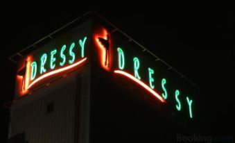 Hotel Dressy -Adults Only