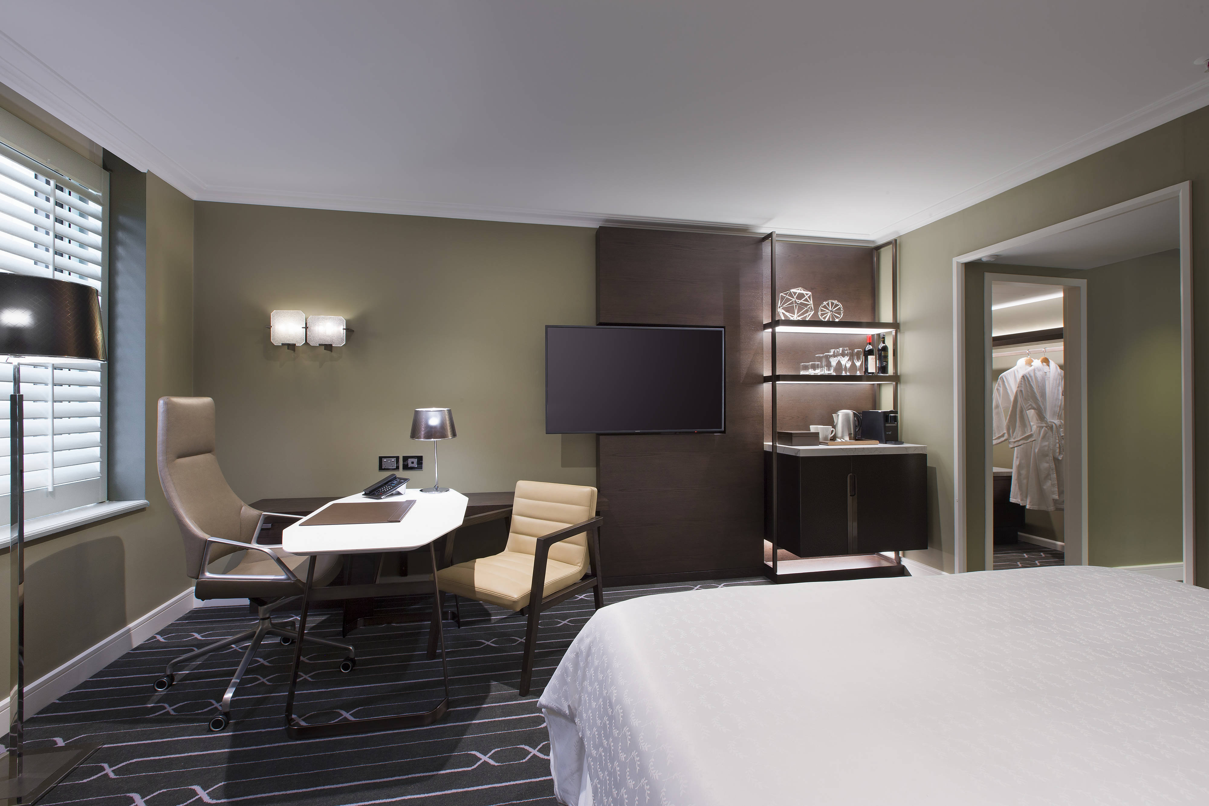 城市侧特大床房