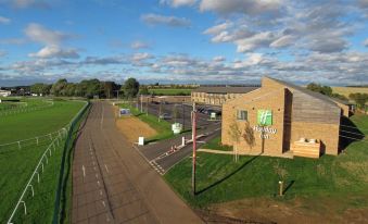 Holiday Inn Huntingdon Racecourse, an IHG Hotel - Housity