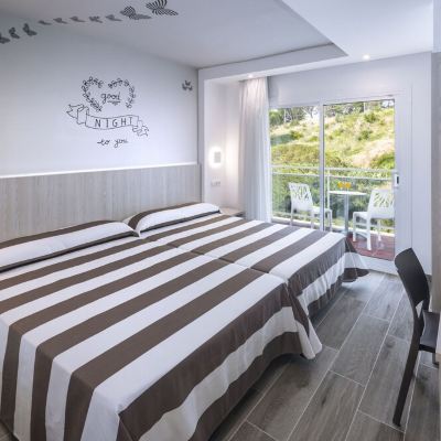 Standard Quadruple Room Hotel Oasis Park Splash Promo Code