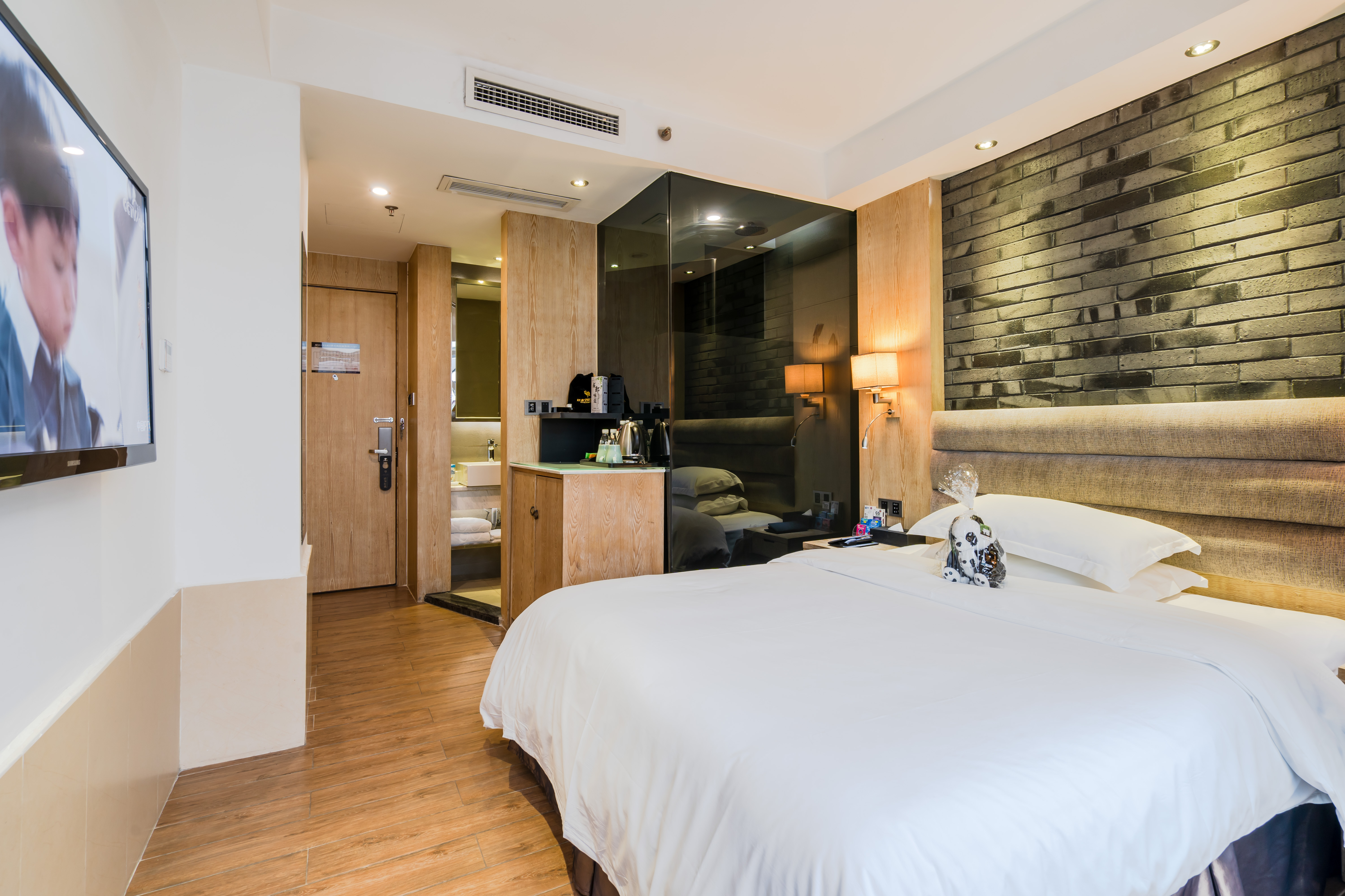 观景大床房（雨淋顶喷+大露台）