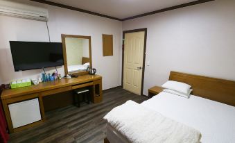Nonsan Hwangje Motel