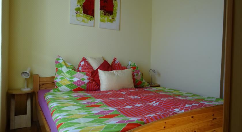 带露台的三卧室公寓