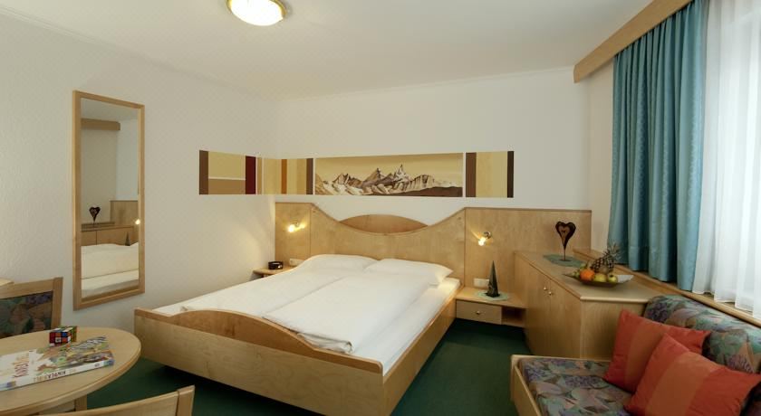 带阳台的标准两居室公寓