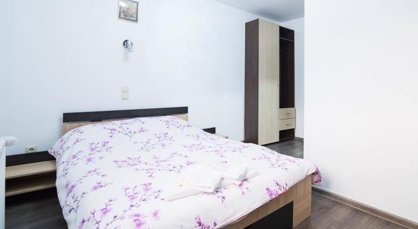 带山景的双人间