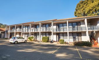 Nightcap at Ferntree Gully Hotel Motel