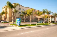 Holiday Inn Express & Suites BAKERSFIELD CENTRAL by IHG