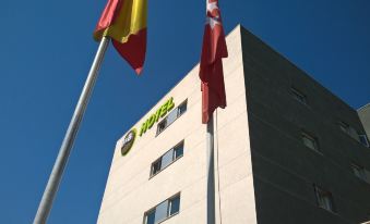 B&B HOTEL Madrid Aeropuerto T1 T2 T3