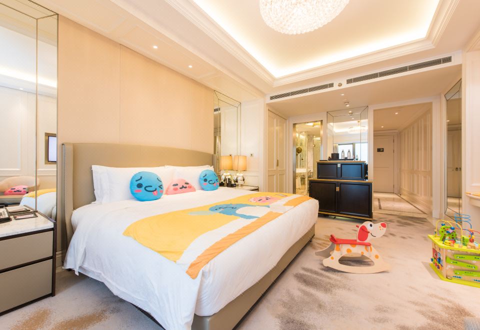the Langham HaikouPlayful Family Theme Sea-view Room