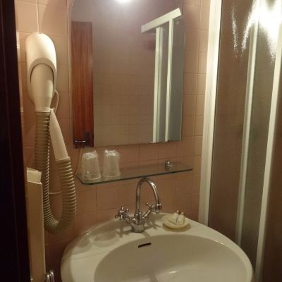 經濟房（帶公共浴室） 智慧女神與海神酒店優惠