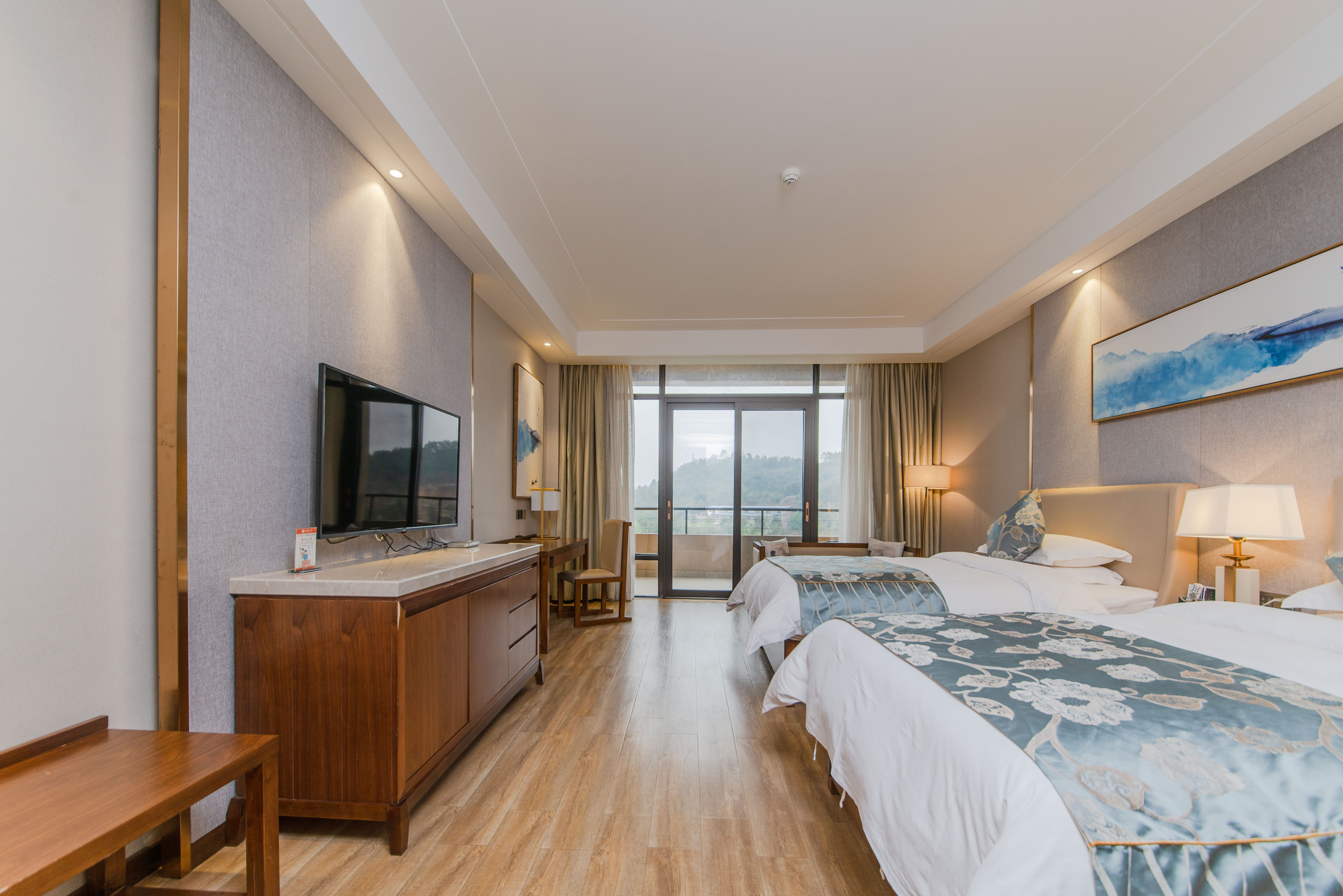 豪华双人湖景房（酒店提供洗衣房）