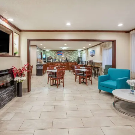 Baymont by Wyndham Grand Rapids Airport