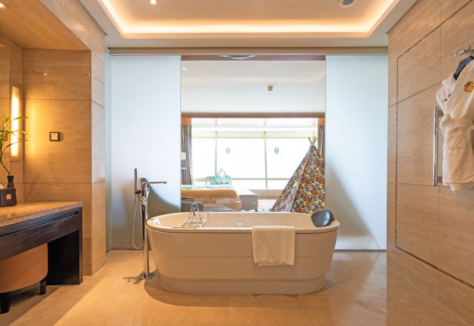 小黄鸭主题豪华江景房