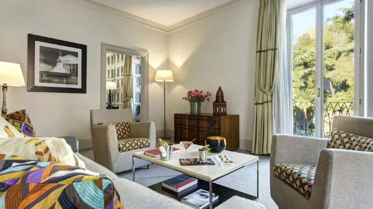 ロッコ フォルテ ホテル デ ルシー 外観