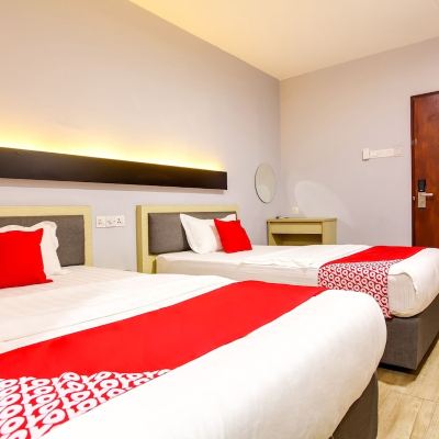 Deluxe Twin Room OYO 44066 Unikarya Lodge Promo Code