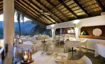 Casa Bonita Tropical Lodge Hotel