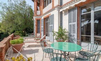 Premium Holiday Home in Cannes la Bocca with Swimming Pool