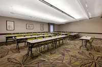 La Quinta Inn & Suites by Wyndham Detroit Metro Airport