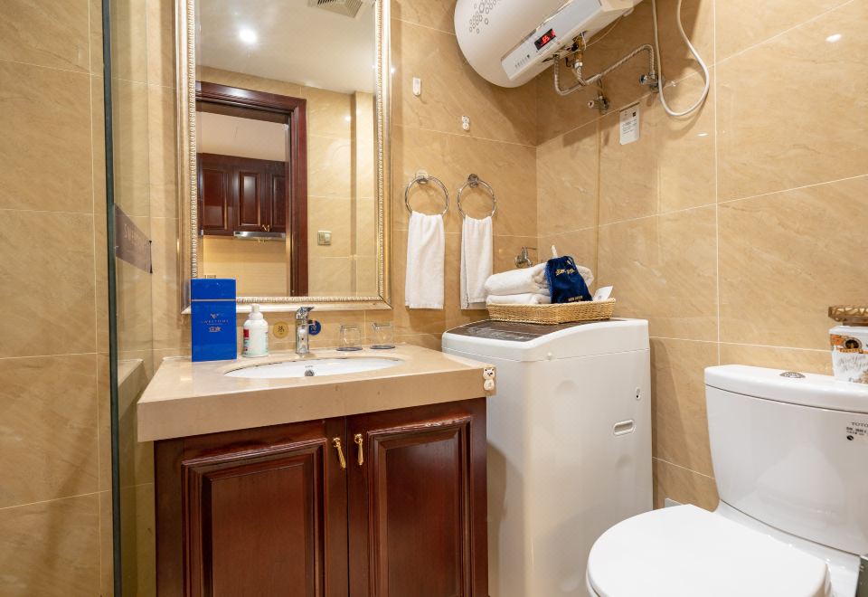 Holiday Double Bed Room With Cinema Theme