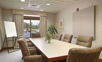a conference room with a long table and several chairs , featuring a potted plant in the center at Holiday Inn Allentown-Bethlehem