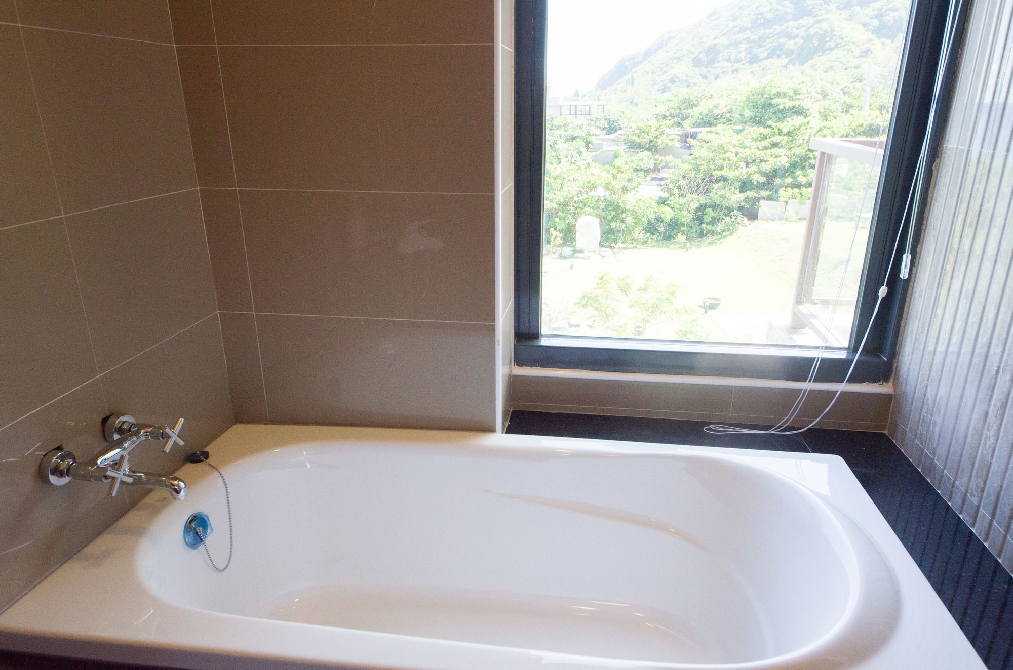 鸟语花香四人房