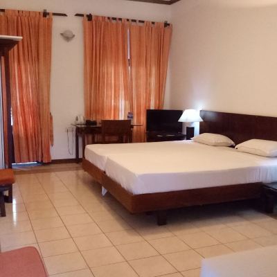 Standard Double or Twin Room with Partial Sea View