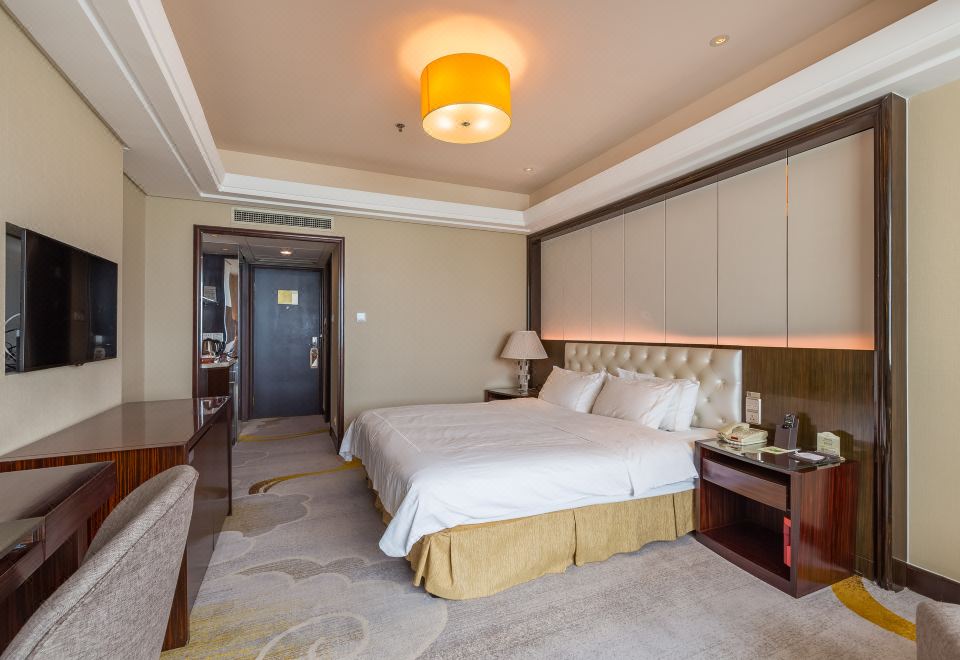 臻选湖景大床房