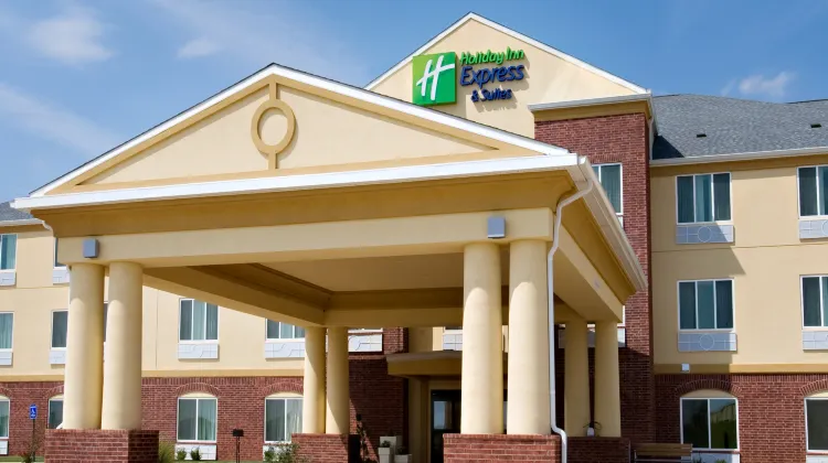 Holiday Inn Express & Suites Childress Exterior