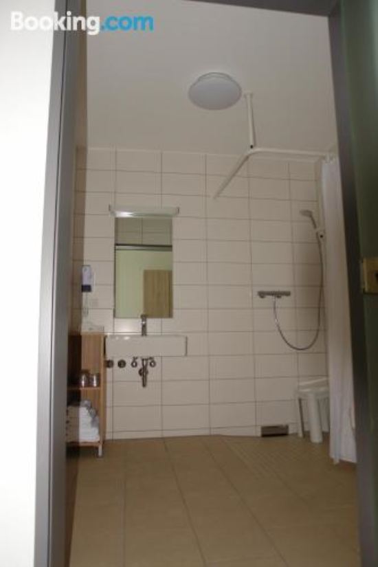 带湖景的双人间