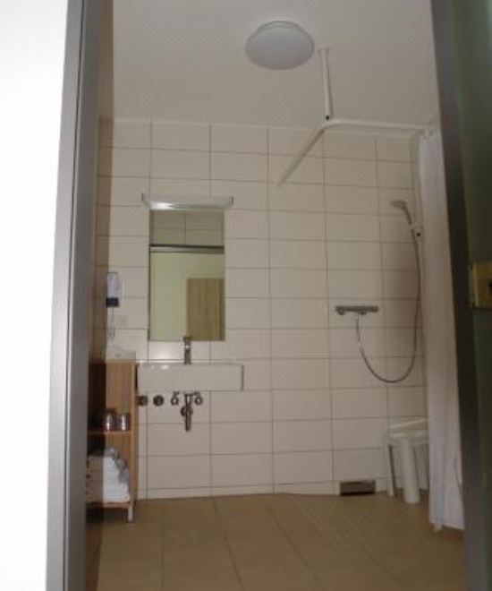 带湖景的双人间