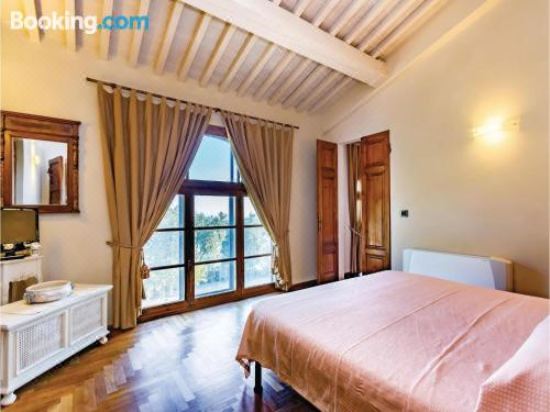 Five-Bedroom Holiday Home