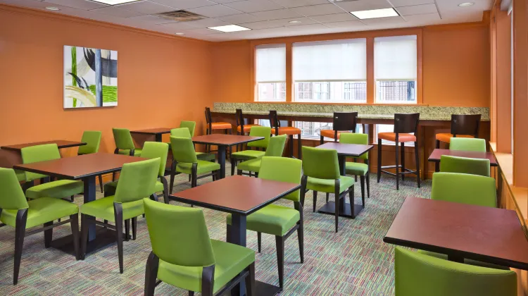 レジデンス イン バイ マリオット アルンデル ミルズ BWI エアポート 食事・レストラン